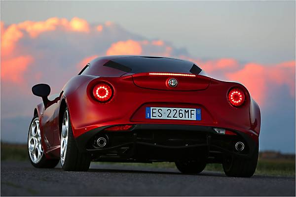 Видео Alfa Romeo 4C