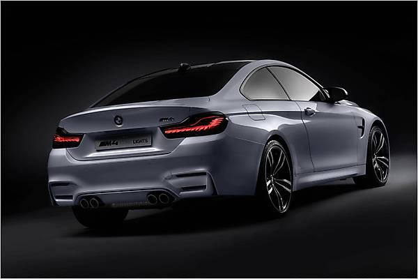 Видео BMW M4 Iconic Lights Concept