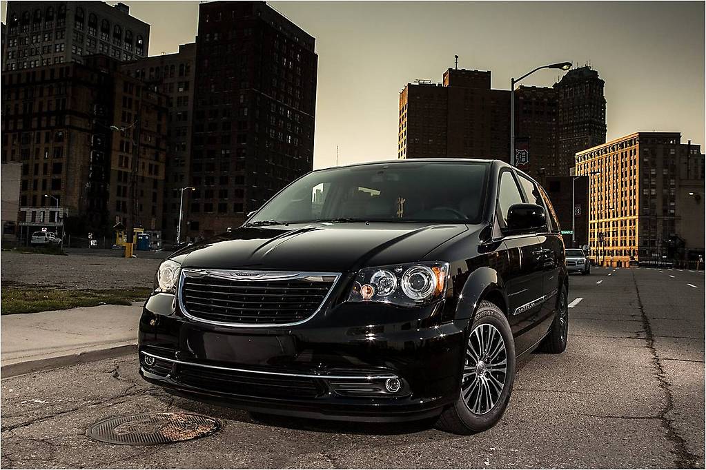 Chrysler Town and Country S, 1024x683px, img-1